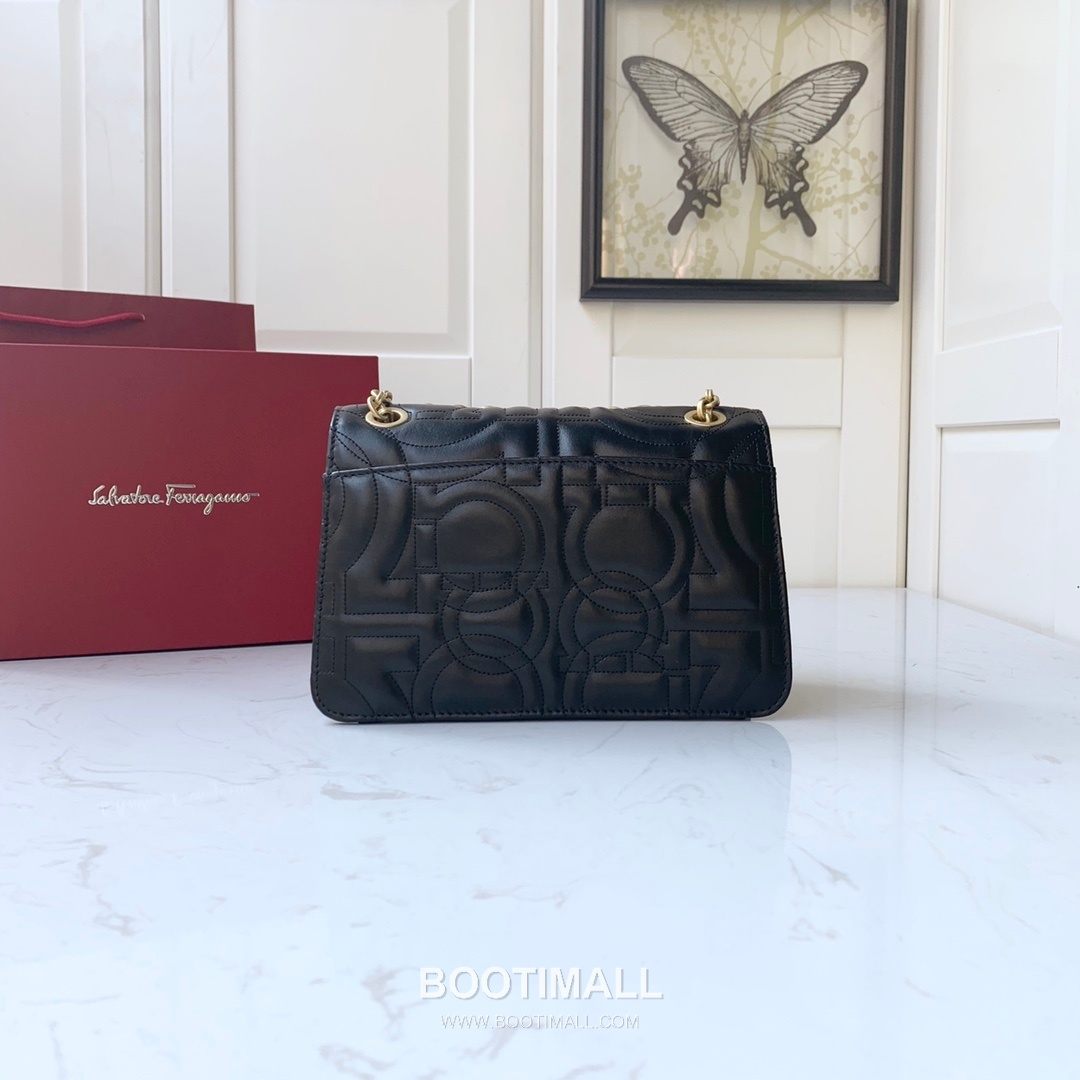 Salvatore Ferragamo Gancini Quilted Calfskin Flap Shoulder Bag with Chain Strap 살바토레페라가모 간치니 퀼팅 카프스킨 플랩 체인 숄더백 21H168 25cm 7