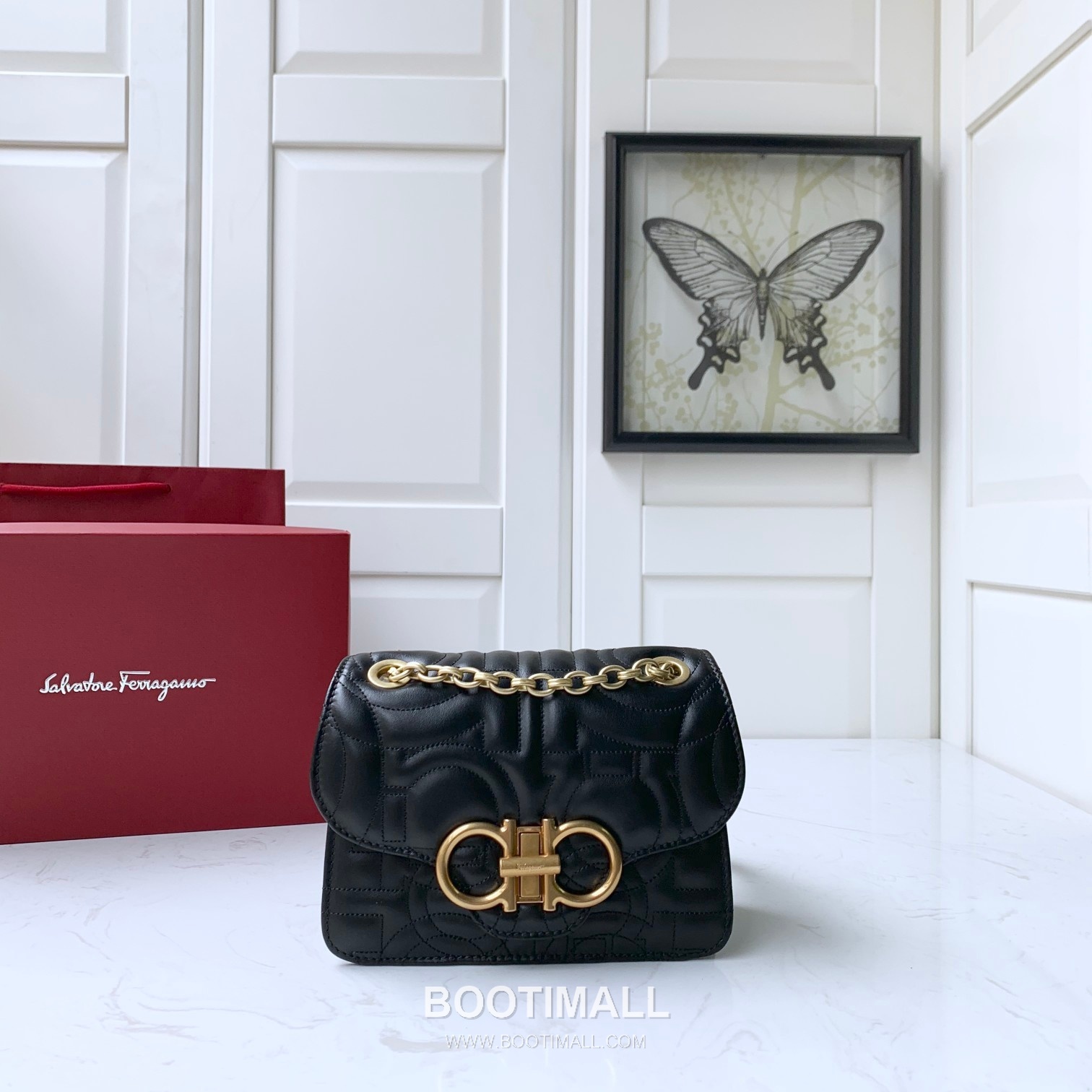 Salvatore Ferragamo Gancini Quilted Calfskin Flap Shoulder Bag with Chain Strap 살바토레페라가모 간치니 퀼팅 카프스킨 플랩 체인 숄더백 21H153 20cm 1