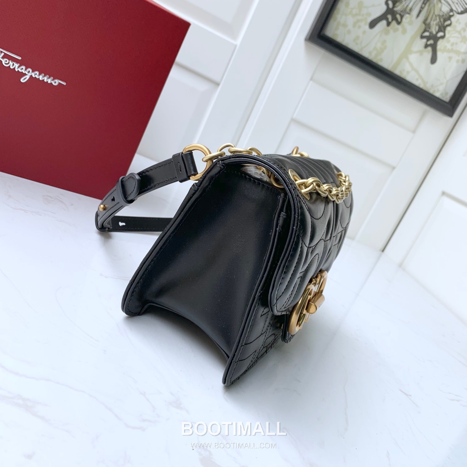 Salvatore Ferragamo Gancini Quilted Calfskin Flap Shoulder Bag with Chain Strap 살바토레페라가모 간치니 퀼팅 카프스킨 플랩 체인 숄더백 21H153 20cm 2