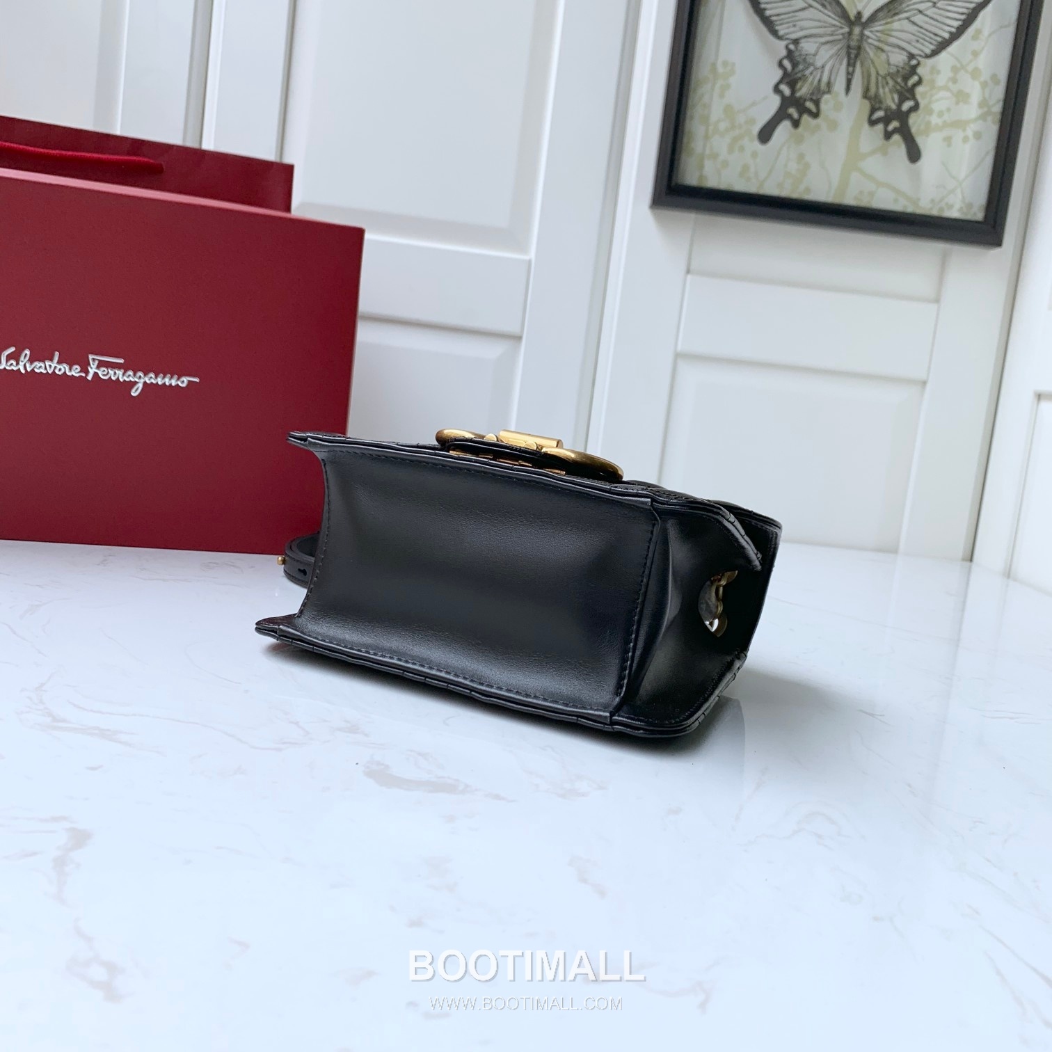Salvatore Ferragamo Gancini Quilted Calfskin Flap Shoulder Bag with Chain Strap 살바토레페라가모 간치니 퀼팅 카프스킨 플랩 체인 숄더백 21H153 20cm 3