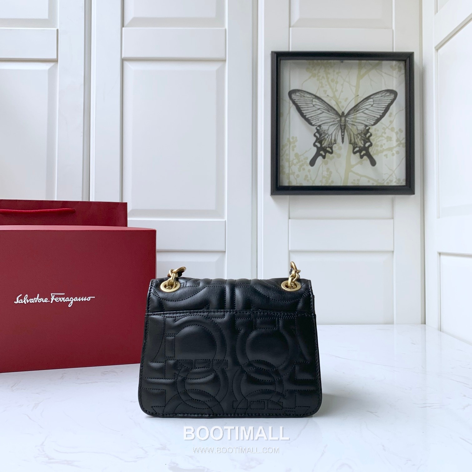Salvatore Ferragamo Gancini Quilted Calfskin Flap Shoulder Bag with Chain Strap 살바토레페라가모 간치니 퀼팅 카프스킨 플랩 체인 숄더백 21H153 20cm 9