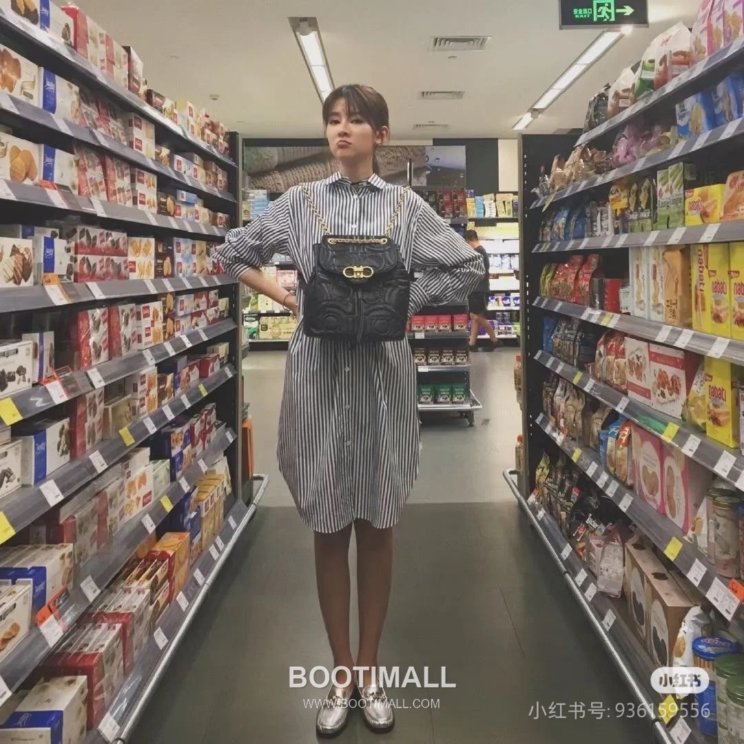 Salvatore Ferragamo Gancini Quilted Calfskin Flap Drawstring Backpack with Logo Detail 살바토레페라가모 간치니 퀼팅 카프스킨 플랩 드로스트링 백팩 21H158 25.5cm 1