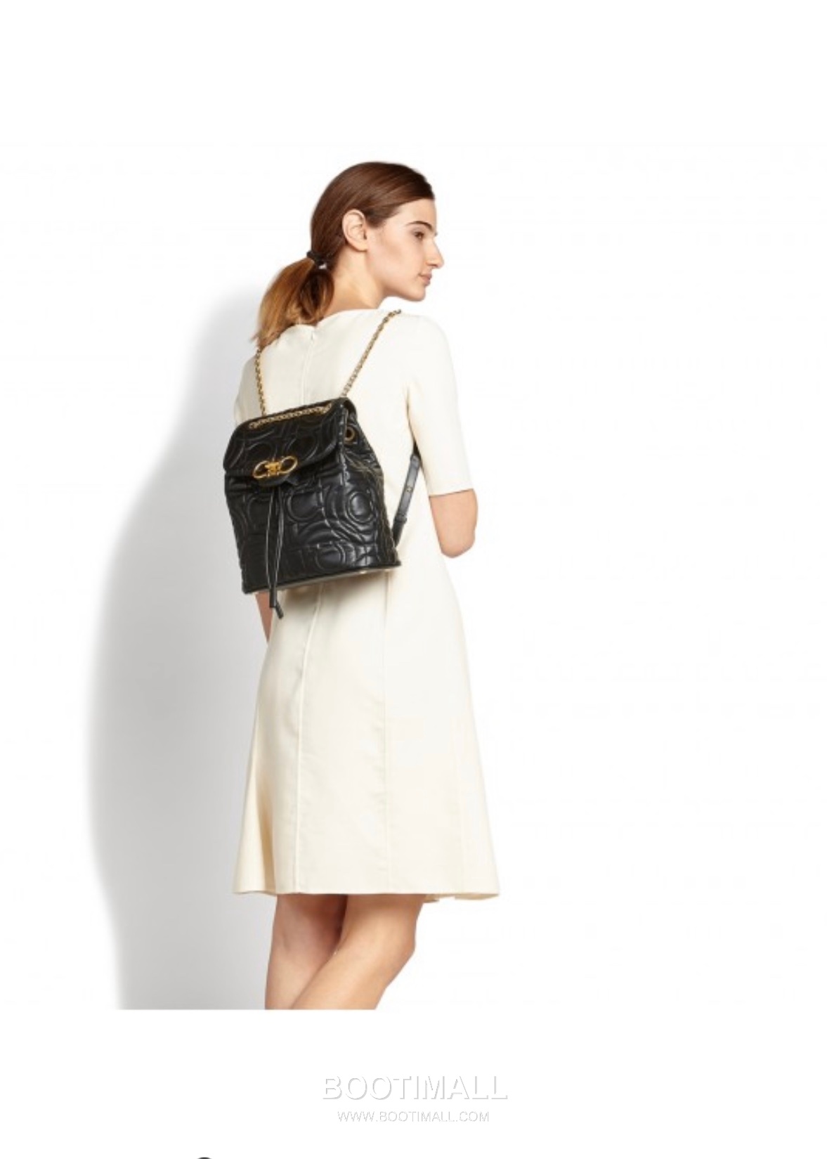 Salvatore Ferragamo Gancini Quilted Calfskin Flap Drawstring Backpack with Logo Detail 살바토레페라가모 간치니 퀼팅 카프스킨 플랩 드로스트링 백팩 21H158 25.5cm 7