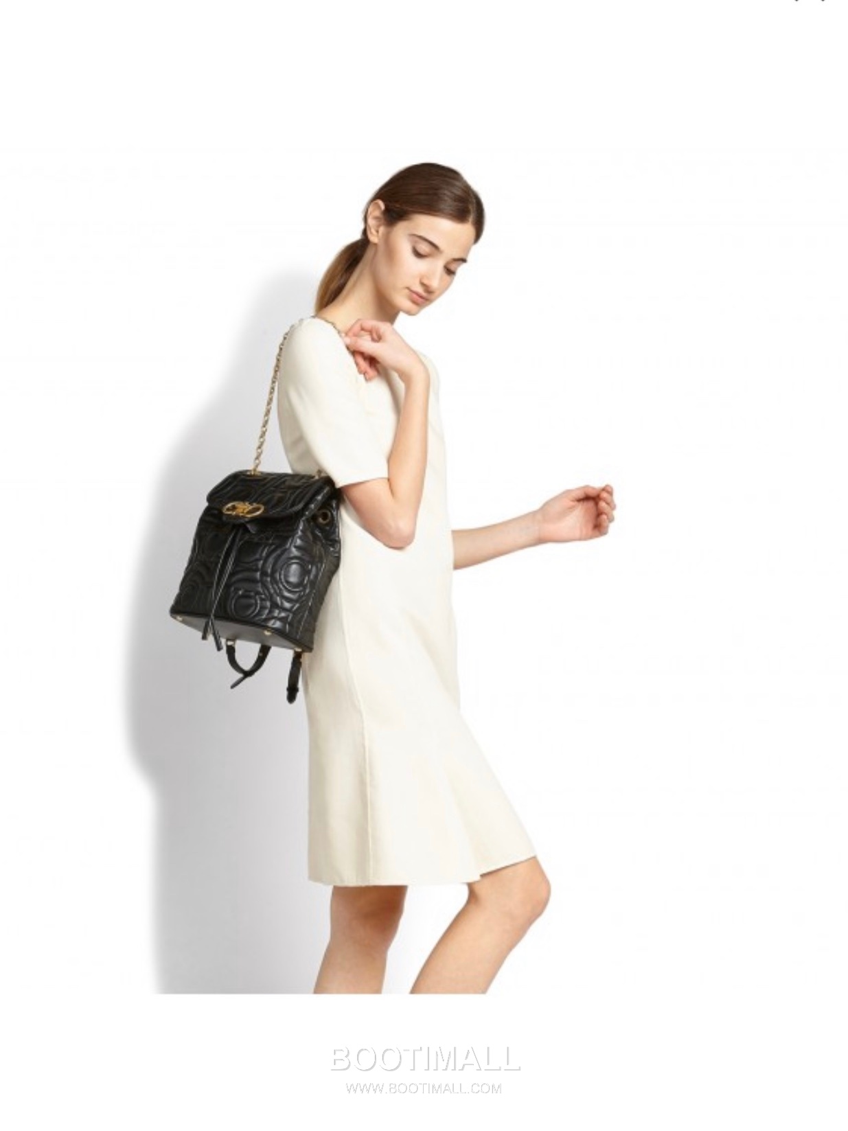 Salvatore Ferragamo Gancini Quilted Calfskin Flap Drawstring Backpack with Logo Detail 살바토레페라가모 간치니 퀼팅 카프스킨 플랩 드로스트링 백팩 21H158 25.5cm 8