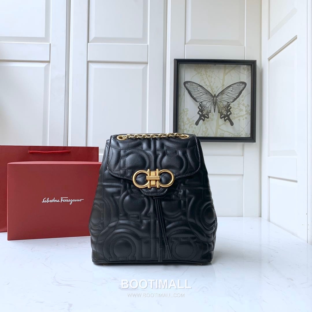 Salvatore Ferragamo Gancini Quilted Calfskin Flap Drawstring Backpack with Logo Detail 살바토레페라가모 간치니 퀼팅 카프스킨 플랩 드로스트링 백팩 21H158 25.5cm 9