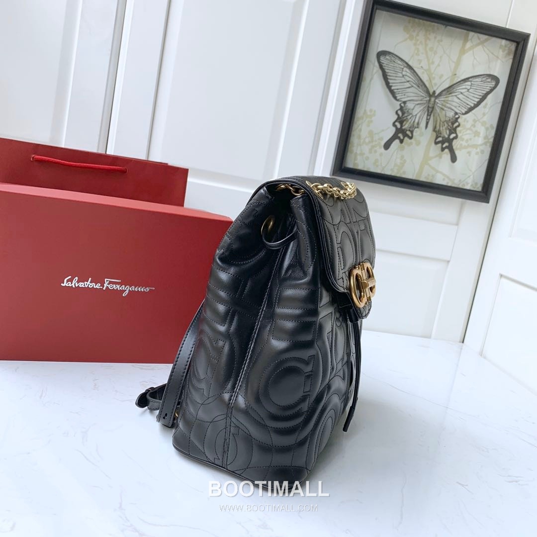 Salvatore Ferragamo Gancini Quilted Calfskin Flap Drawstring Backpack with Logo Detail 살바토레페라가모 간치니 퀼팅 카프스킨 플랩 드로스트링 백팩 21H158 25.5cm 14