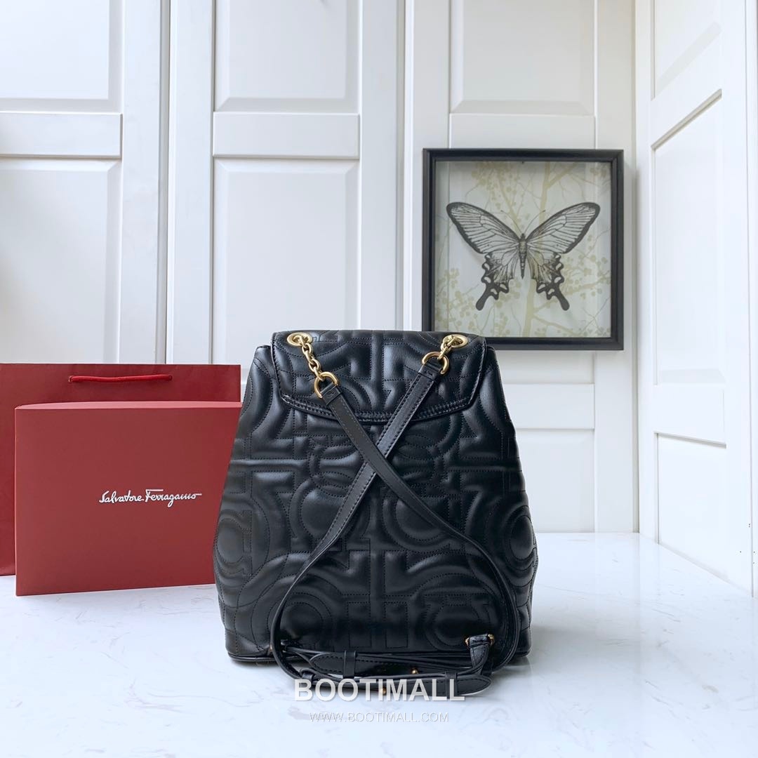 Salvatore Ferragamo Gancini Quilted Calfskin Flap Drawstring Backpack with Logo Detail 살바토레페라가모 간치니 퀼팅 카프스킨 플랩 드로스트링 백팩 21H158 25.5cm 15