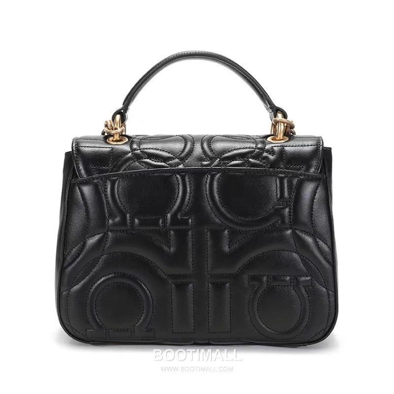 Salvatore Ferragamo Gancini Quilted Calfskin Camera Crossbody Bag with Chain Strap 살바토레페라가모 간치니 퀼팅 카프스킨 카메라 크로스바디백 AB-211281 23cm 5