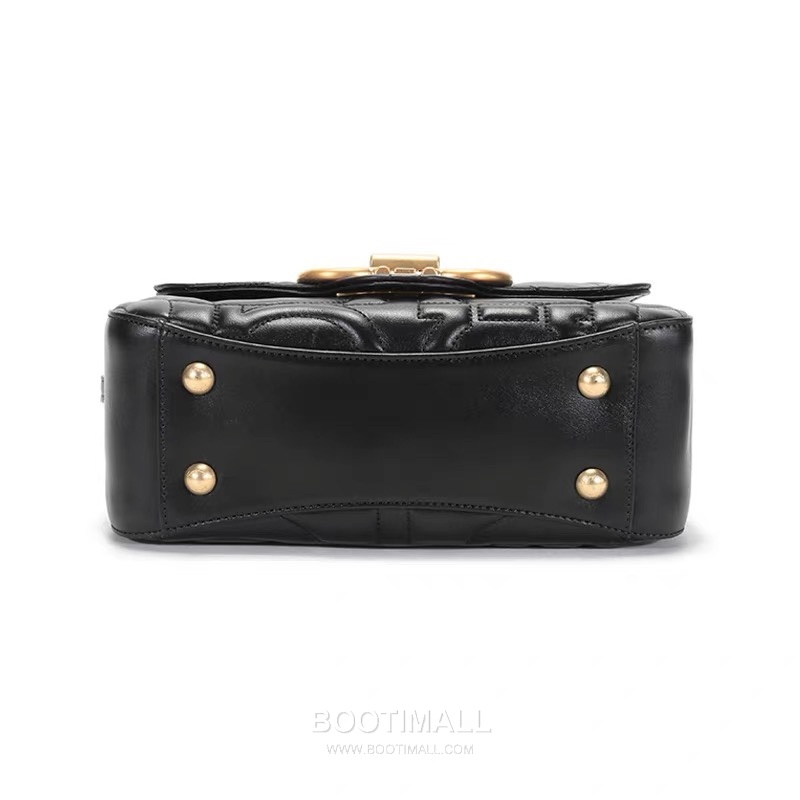 Salvatore Ferragamo Gancini Quilted Calfskin Camera Crossbody Bag with Chain Strap 살바토레페라가모 간치니 퀼팅 카프스킨 카메라 크로스바디백 AB-211281 23cm 6