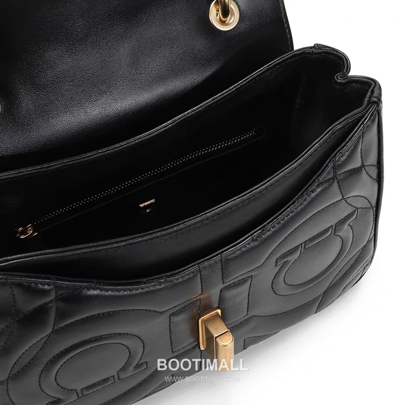 Salvatore Ferragamo Gancini Quilted Calfskin Camera Crossbody Bag with Chain Strap 살바토레페라가모 간치니 퀼팅 카프스킨 카메라 크로스바디백 AB-211281 23cm 7