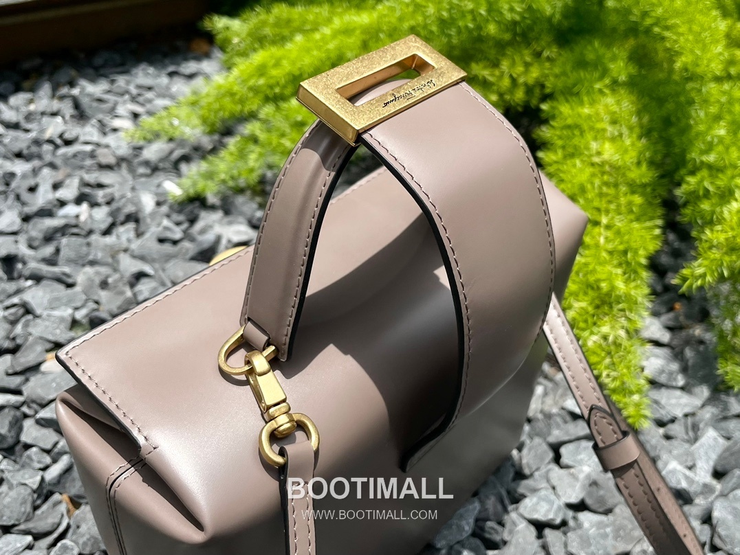 Salvatore Ferragamo Trifolio Calfskin Box Top Handle Bag with Gancini Lock 살바토레페라가모 트리폴리오 카프스킨 박스 탑핸들 숄더백 FZ-211981 20cm 3