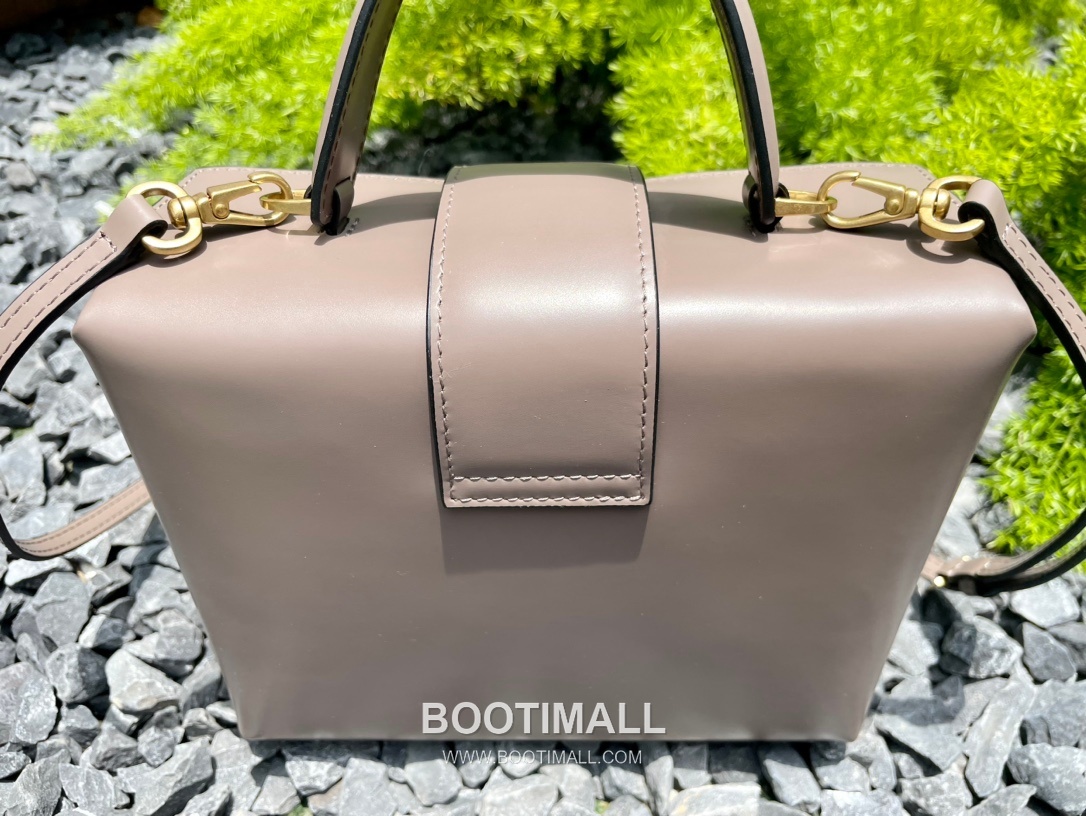 Salvatore Ferragamo Trifolio Calfskin Box Top Handle Bag with Gancini Lock 살바토레페라가모 트리폴리오 카프스킨 박스 탑핸들 숄더백 FZ-211981 20cm 5