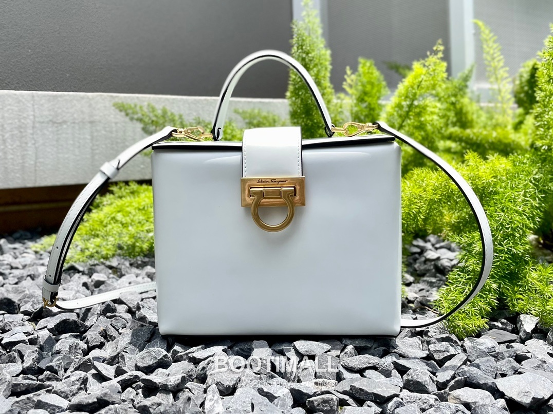 Salvatore Ferragamo Trifolio Calfskin Box Top Handle Bag with Gancini Lock 살바토레페라가모 트리폴리오 카프스킨 박스 탑핸들 숄더백 FZ-211981 20cm 1