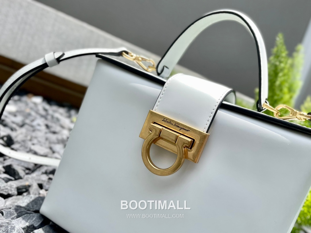 Salvatore Ferragamo Trifolio Calfskin Box Top Handle Bag with Gancini Lock 살바토레페라가모 트리폴리오 카프스킨 박스 탑핸들 숄더백 FZ-211981 20cm 2