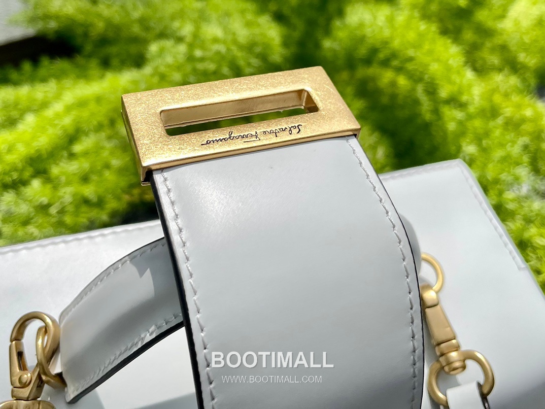 Salvatore Ferragamo Trifolio Calfskin Box Top Handle Bag with Gancini Lock 살바토레페라가모 트리폴리오 카프스킨 박스 탑핸들 숄더백 FZ-211981 20cm 4