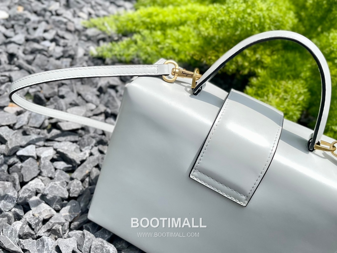 Salvatore Ferragamo Trifolio Calfskin Box Top Handle Bag with Gancini Lock 살바토레페라가모 트리폴리오 카프스킨 박스 탑핸들 숄더백 FZ-211981 20cm 5