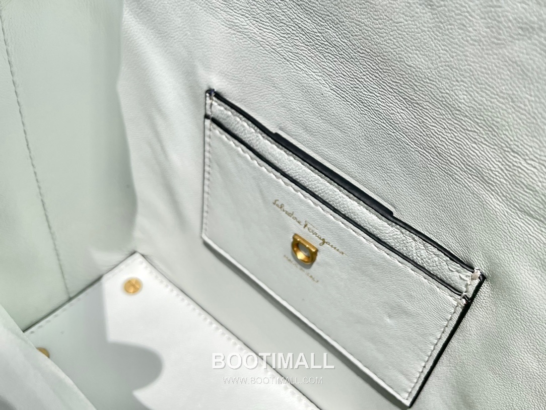 Salvatore Ferragamo Trifolio Calfskin Box Top Handle Bag with Gancini Lock 살바토레페라가모 트리폴리오 카프스킨 박스 탑핸들 숄더백 FZ-211981 20cm 6