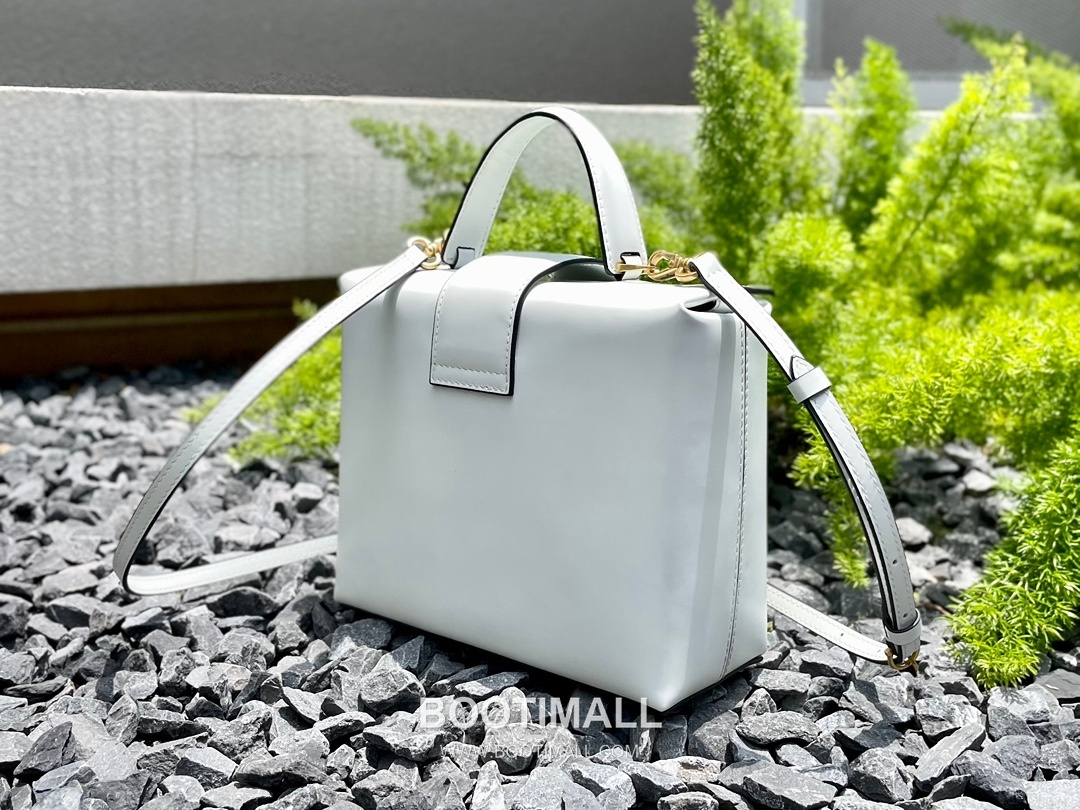 Salvatore Ferragamo Trifolio Calfskin Box Top Handle Bag with Gancini Lock 살바토레페라가모 트리폴리오 카프스킨 박스 탑핸들 숄더백 FZ-211981 20cm 8