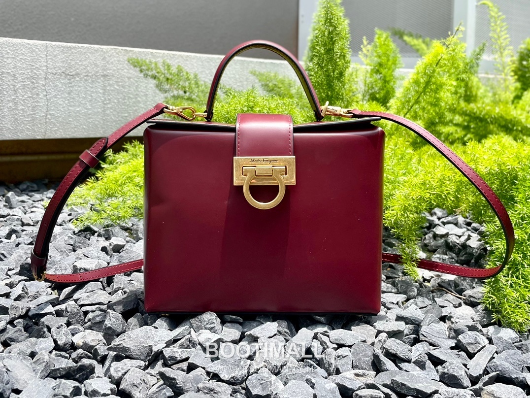 Salvatore Ferragamo Trifolio Calfskin Box Top Handle Bag with Gancini Lock 살바토레페라가모 트리폴리오 카프스킨 박스 탑핸들 숄더백 FZ-211981 20cm 4