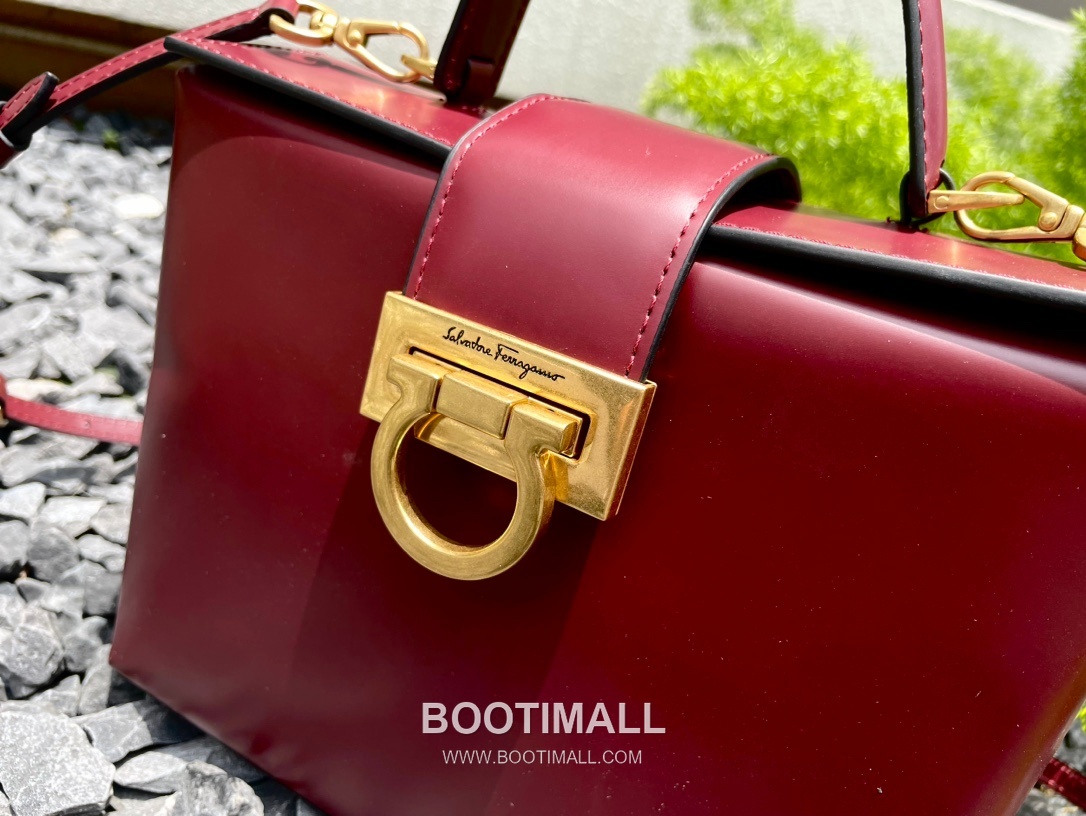 Salvatore Ferragamo Trifolio Calfskin Box Top Handle Bag with Gancini Lock 살바토레페라가모 트리폴리오 카프스킨 박스 탑핸들 숄더백 FZ-211981 20cm 5