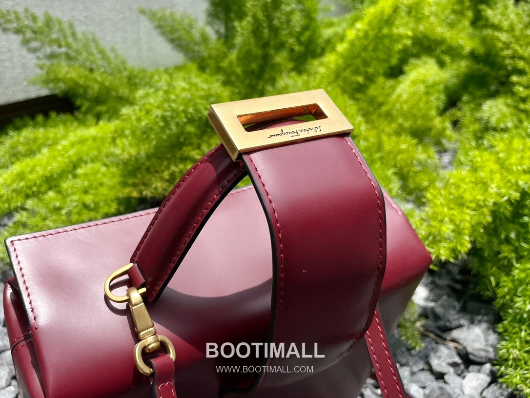 Salvatore Ferragamo Trifolio Calfskin Box Top Handle Bag with Gancini Lock 살바토레페라가모 트리폴리오 카프스킨 박스 탑핸들 숄더백 FZ-211981 20cm 6