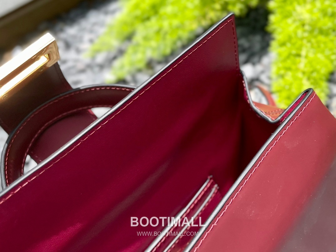 Salvatore Ferragamo Trifolio Calfskin Box Top Handle Bag with Gancini Lock 살바토레페라가모 트리폴리오 카프스킨 박스 탑핸들 숄더백 FZ-211981 20cm 7