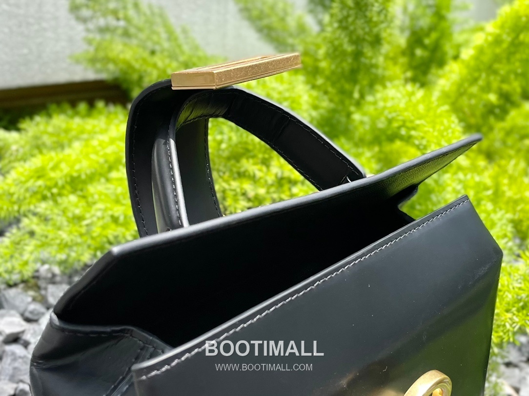 Salvatore Ferragamo Trifolio Calfskin Box Top Handle Bag with Gancini Lock 살바토레페라가모 트리폴리오 카프스킨 박스 탑핸들 숄더백 FZ-211981 20cm 9