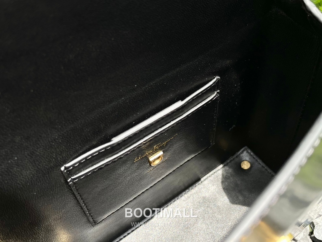 Salvatore Ferragamo Trifolio Calfskin Box Top Handle Bag with Gancini Lock 살바토레페라가모 트리폴리오 카프스킨 박스 탑핸들 숄더백 FZ-211981 20cm 10