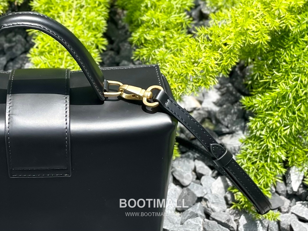 Salvatore Ferragamo Trifolio Calfskin Box Top Handle Bag with Gancini Lock 살바토레페라가모 트리폴리오 카프스킨 박스 탑핸들 숄더백 FZ-211981 20cm 11