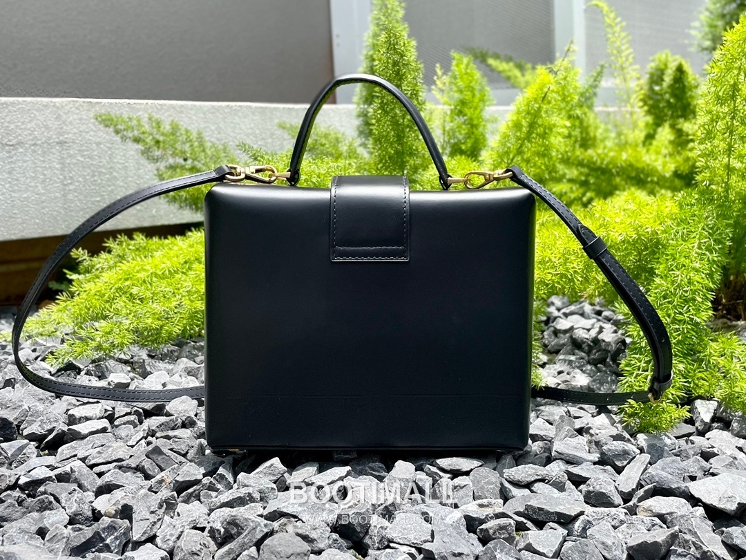 Salvatore Ferragamo Trifolio Calfskin Box Top Handle Bag with Gancini Lock 살바토레페라가모 트리폴리오 카프스킨 박스 탑핸들 숄더백 FZ-211981 20cm 14