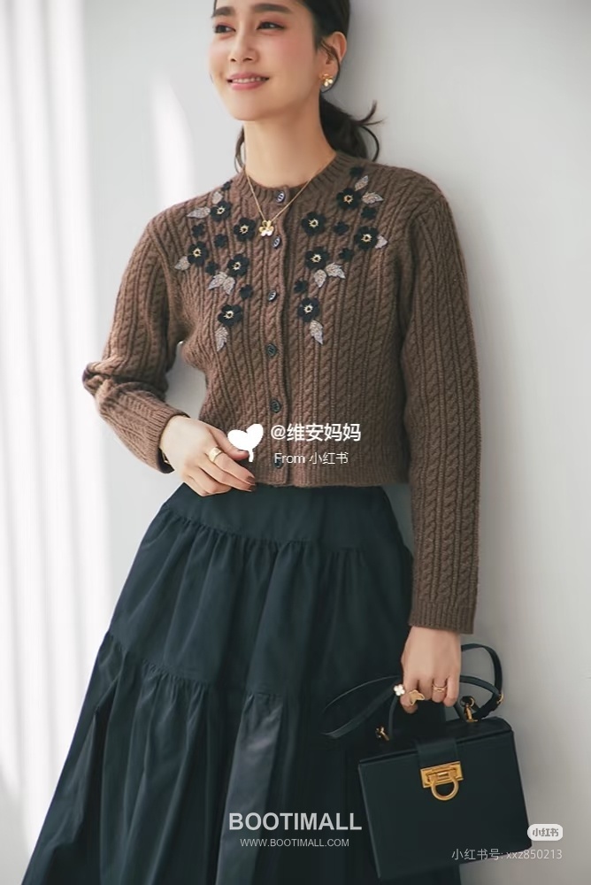 Salvatore Ferragamo Trifolio Calfskin Box Top Handle Bag with Gancini Lock 살바토레페라가모 트리폴리오 카프스킨 박스 탑핸들 숄더백 FZ-211981 20cm 19