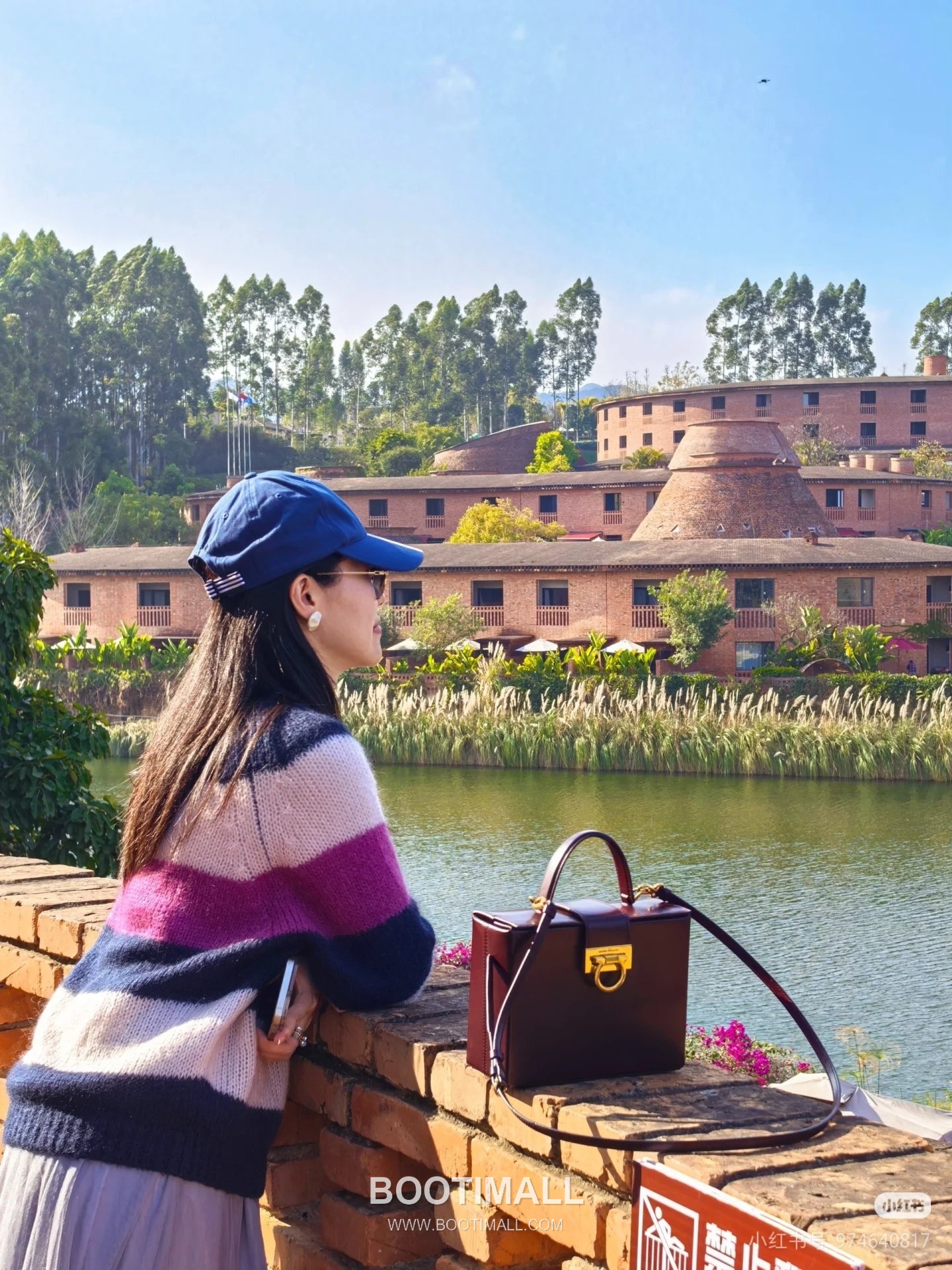 Salvatore Ferragamo Trifolio Calfskin Box Top Handle Bag with Gancini Lock 살바토레페라가모 트리폴리오 카프스킨 박스 탑핸들 숄더백 FZ-211981 20cm 21