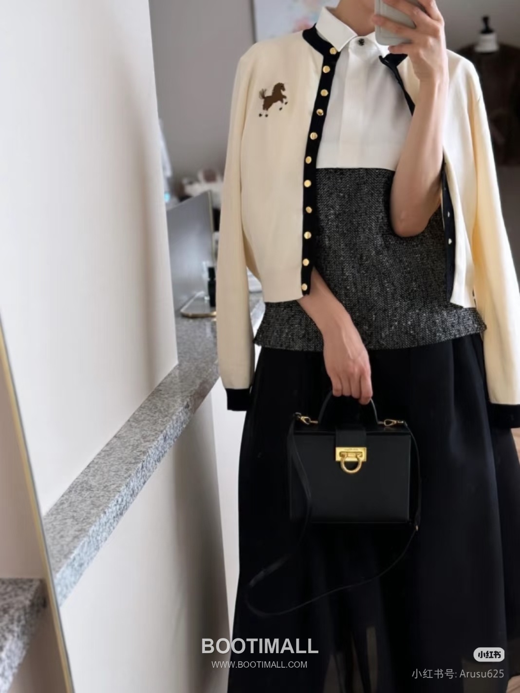 Salvatore Ferragamo Trifolio Calfskin Box Top Handle Bag with Gancini Lock 살바토레페라가모 트리폴리오 카프스킨 박스 탑핸들 숄더백 FZ-211981 20cm 23