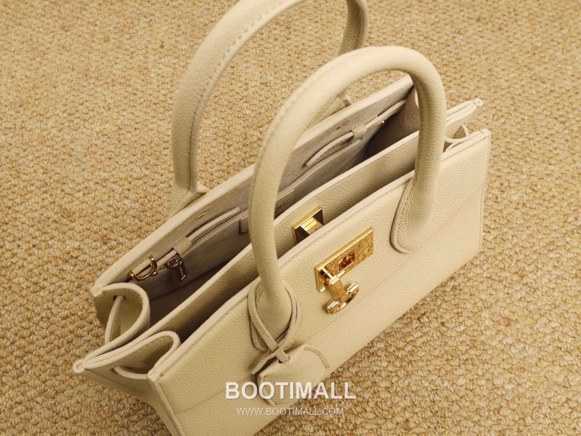 Salvatore Ferragamo Studio Hammered Calfskin Top Handle Shoulder Bag with Metal Lock 살바토레페라가모 스튜디오 해머드 카프스킨 탑핸들 숄더백 DH-21A112 28cm 7