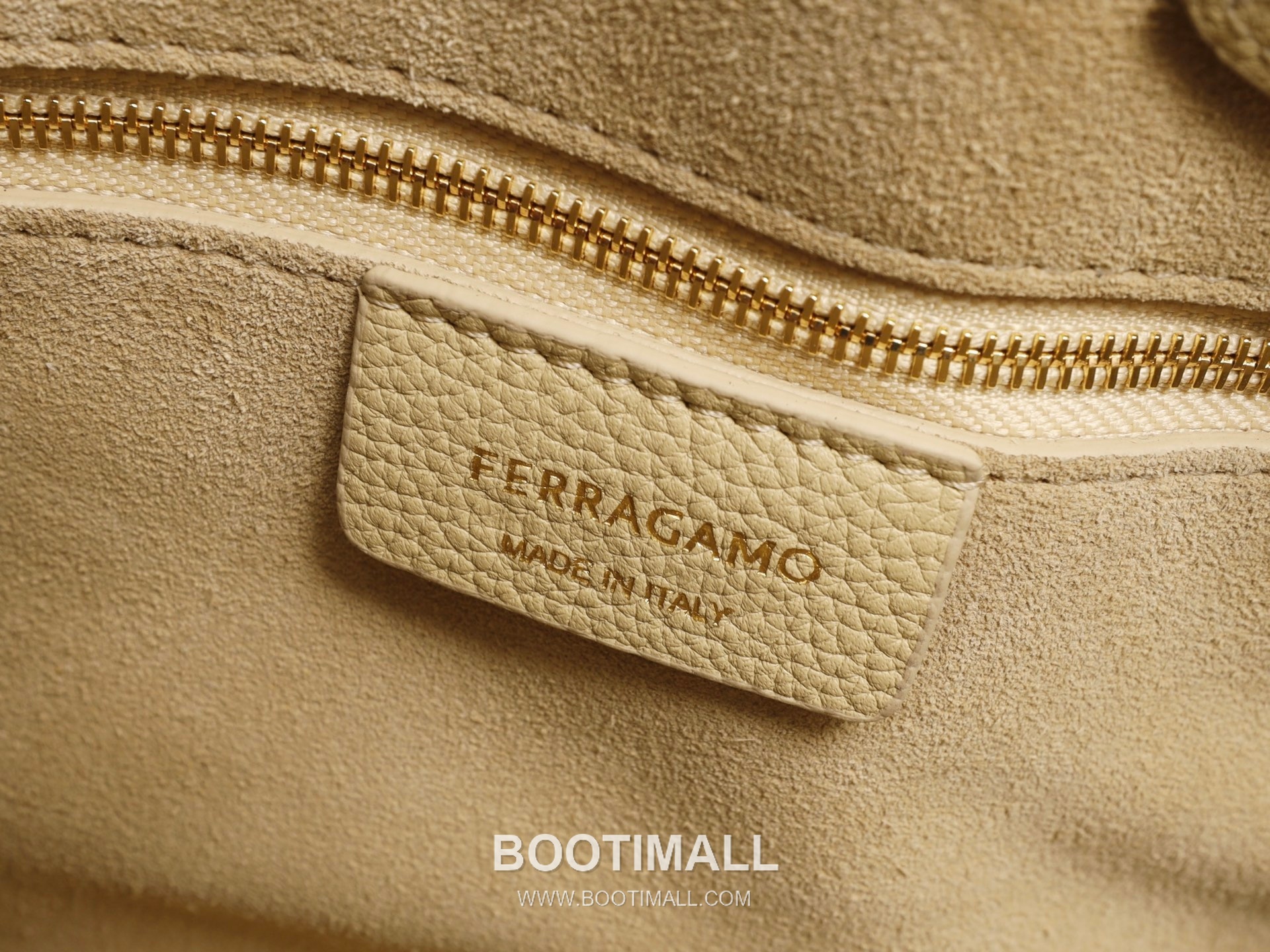 Salvatore Ferragamo Studio Hammered Calfskin Top Handle Shoulder Bag with Metal Lock 살바토레페라가모 스튜디오 해머드 카프스킨 탑핸들 숄더백 DH-21A112 28cm 8