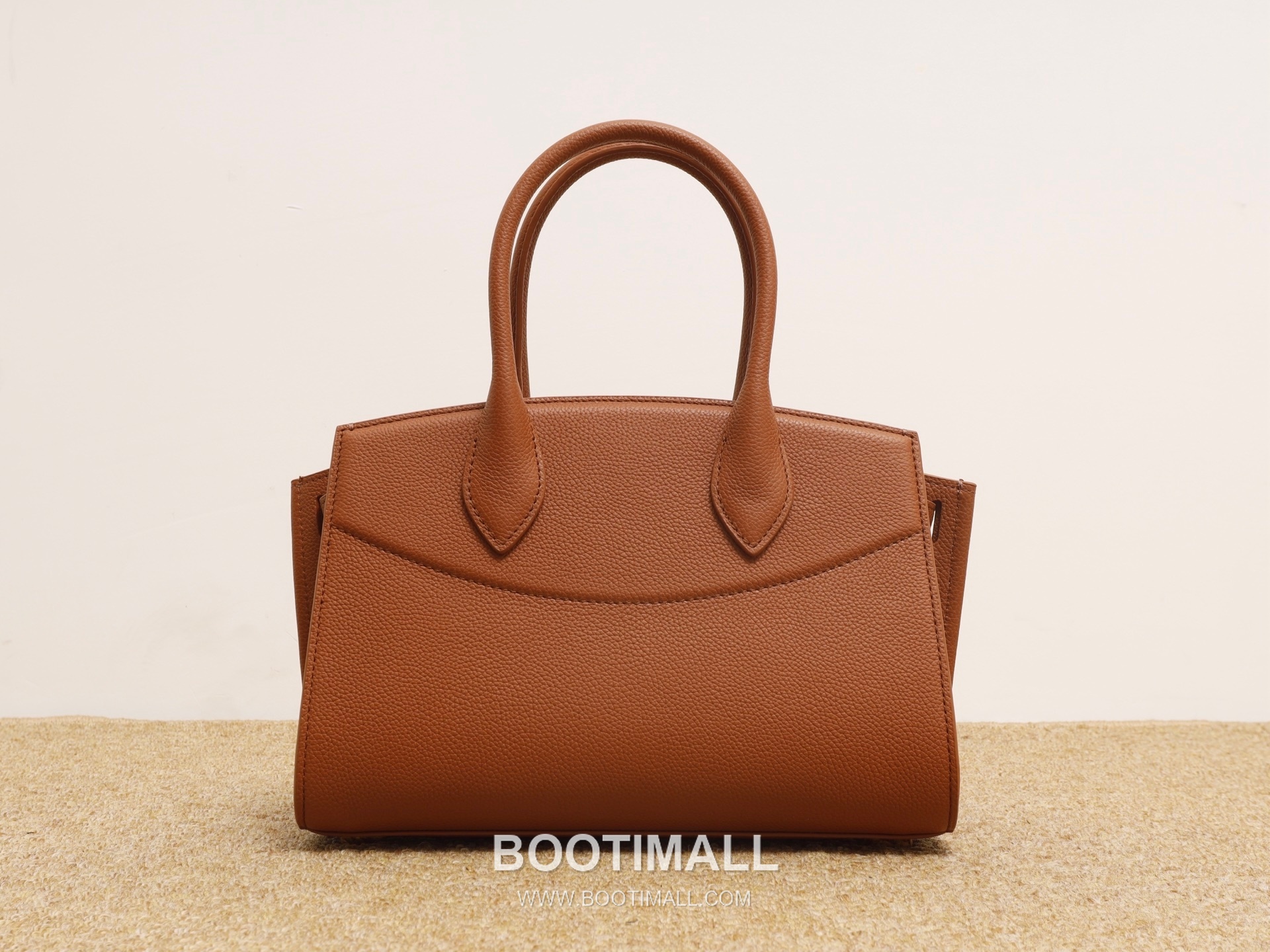 Salvatore Ferragamo Studio Hammered Calfskin Top Handle Shoulder Bag with Metal Lock 살바토레페라가모 스튜디오 해머드 카프스킨 탑핸들 숄더백 DH-21A112 28cm 14