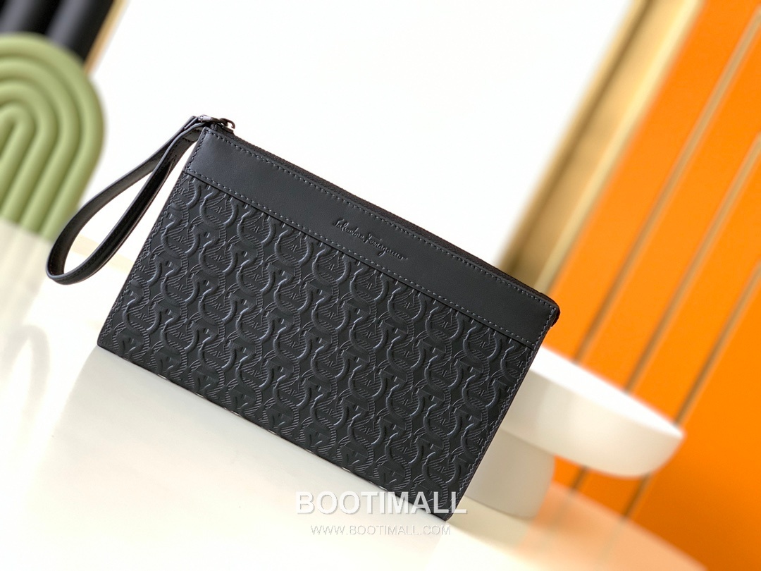 Salvatore Ferragamo Gancini Embossed Calfskin Zip Clutch Bag with Wrist Strap 살바토레페라가모 간치니 엠보스 카프스킨 집 클러치백 IY-240280 25cm 1