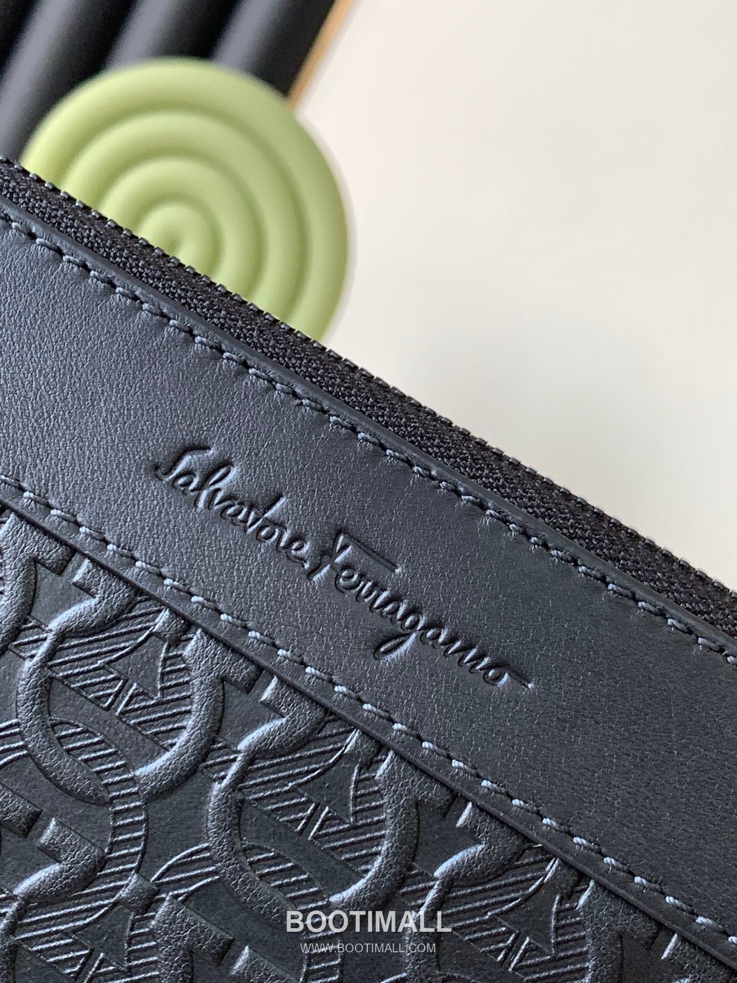 Salvatore Ferragamo Gancini Embossed Calfskin Zip Clutch Bag with Wrist Strap 살바토레페라가모 간치니 엠보스 카프스킨 집 클러치백 IY-240280 25cm 2