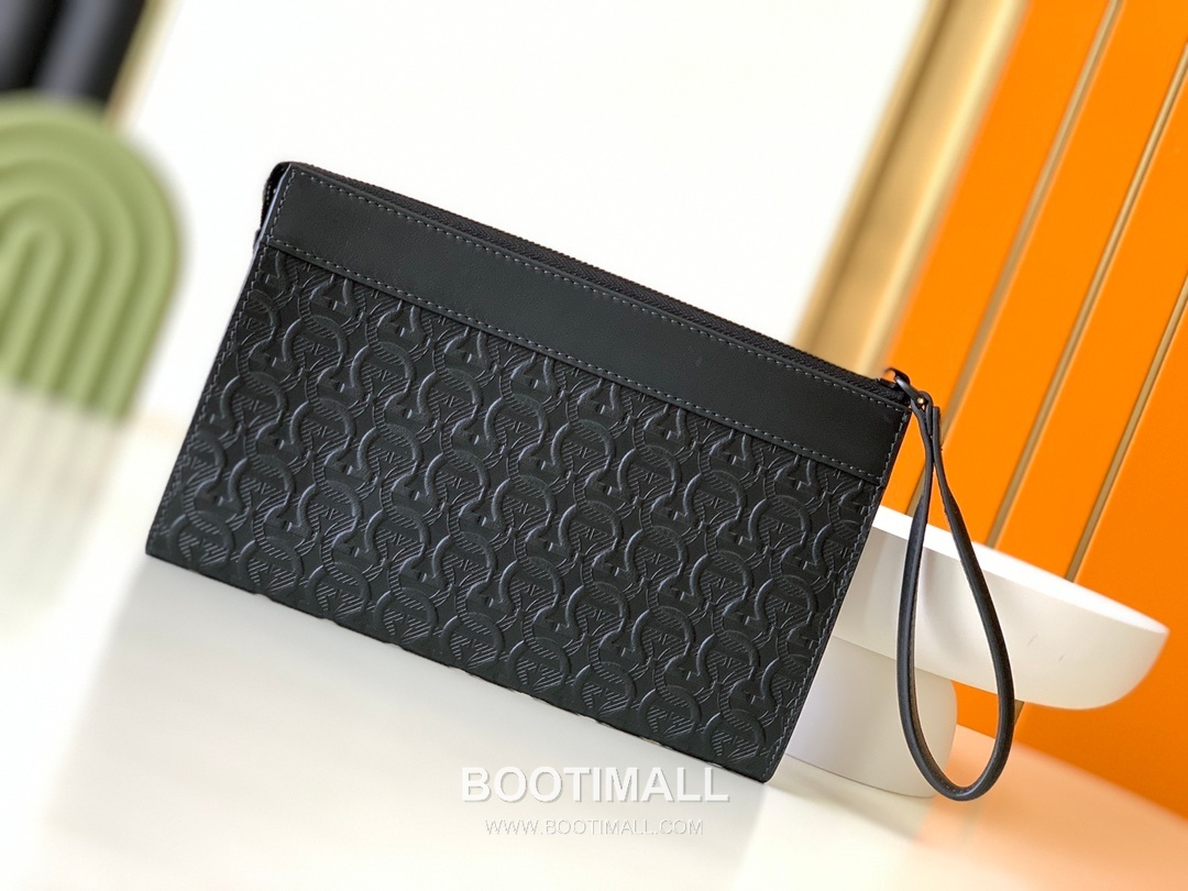Salvatore Ferragamo Gancini Embossed Calfskin Zip Clutch Bag with Wrist Strap 살바토레페라가모 간치니 엠보스 카프스킨 집 클러치백 IY-240280 25cm 9