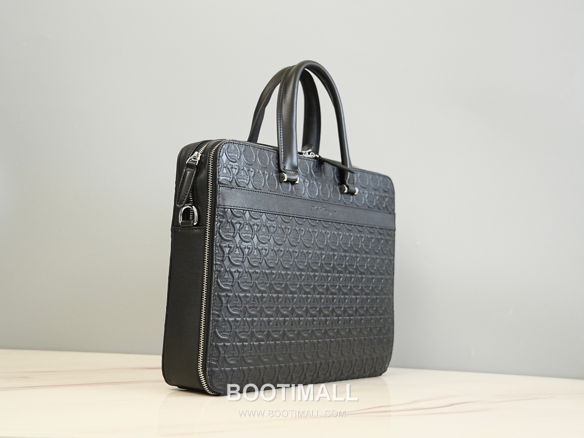 Salvatore Ferragamo Gancini Embossed Calfskin Briefcase Crossbody Bag with Front Zip Pocket 살바토레페라가모 간치니 엠보스 카프스킨 프론트 지퍼 브리프케이스 크로스바디백 H2116079 39cm 3