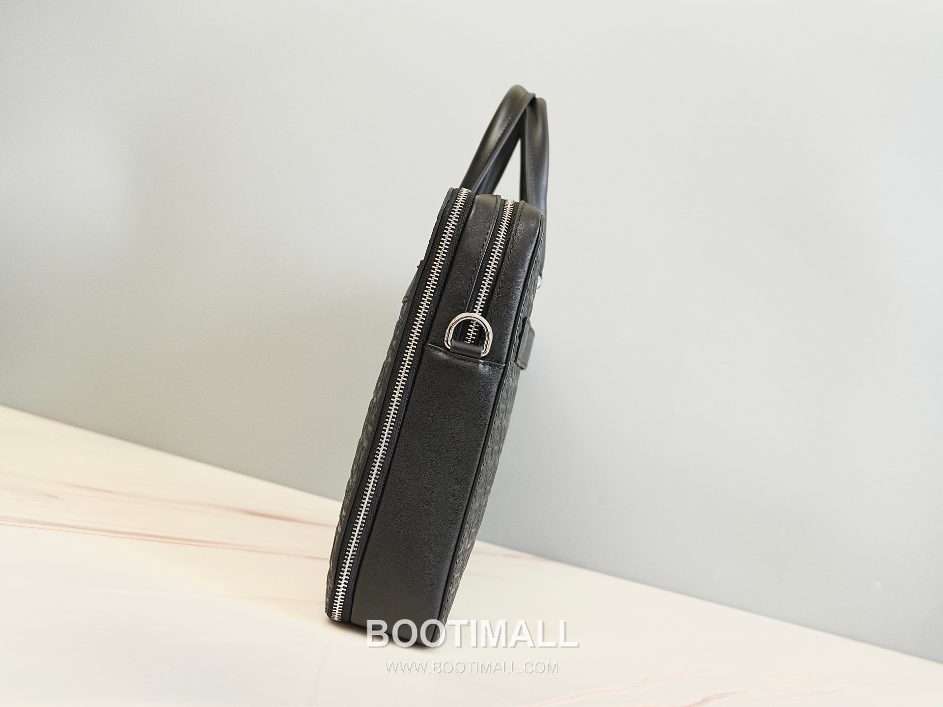 Salvatore Ferragamo Gancini Embossed Calfskin Briefcase Crossbody Bag with Front Zip Pocket 살바토레페라가모 간치니 엠보스 카프스킨 프론트 지퍼 브리프케이스 크로스바디백 H2116079 39cm 4