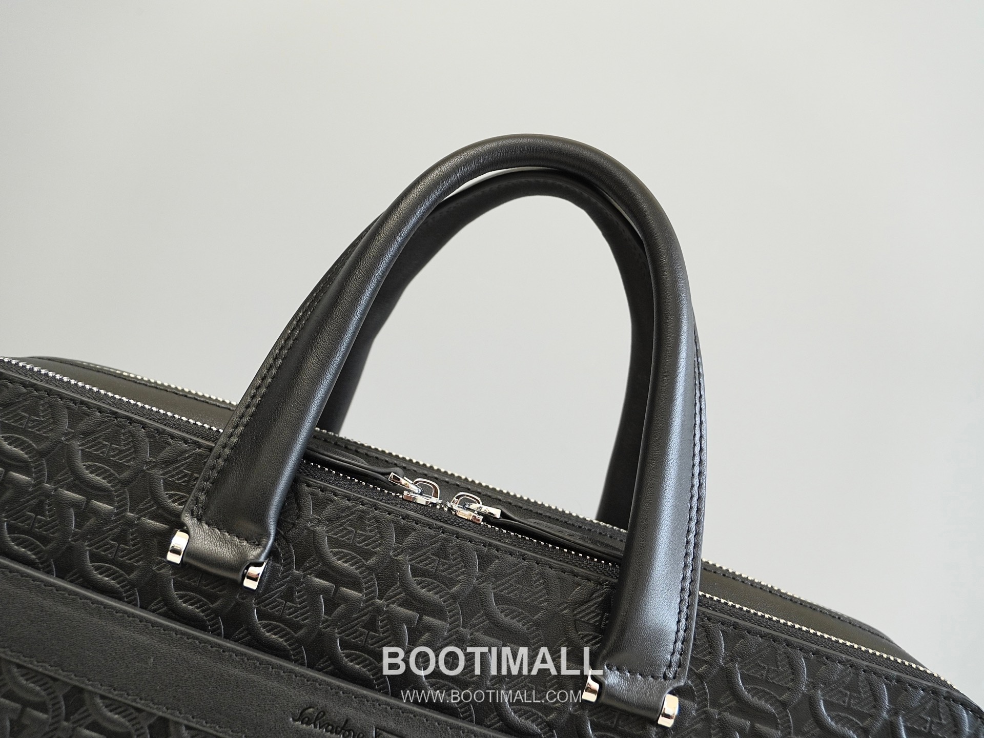 Salvatore Ferragamo Gancini Embossed Calfskin Briefcase Crossbody Bag with Front Zip Pocket 살바토레페라가모 간치니 엠보스 카프스킨 프론트 지퍼 브리프케이스 크로스바디백 H2116079 39cm 5