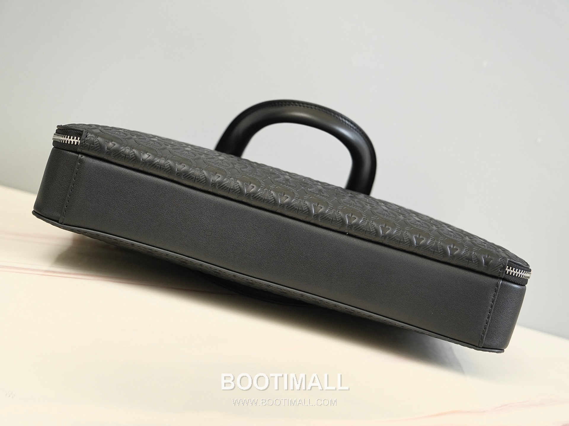 Salvatore Ferragamo Gancini Embossed Calfskin Briefcase Crossbody Bag with Front Zip Pocket 살바토레페라가모 간치니 엠보스 카프스킨 프론트 지퍼 브리프케이스 크로스바디백 H2116079 39cm 7