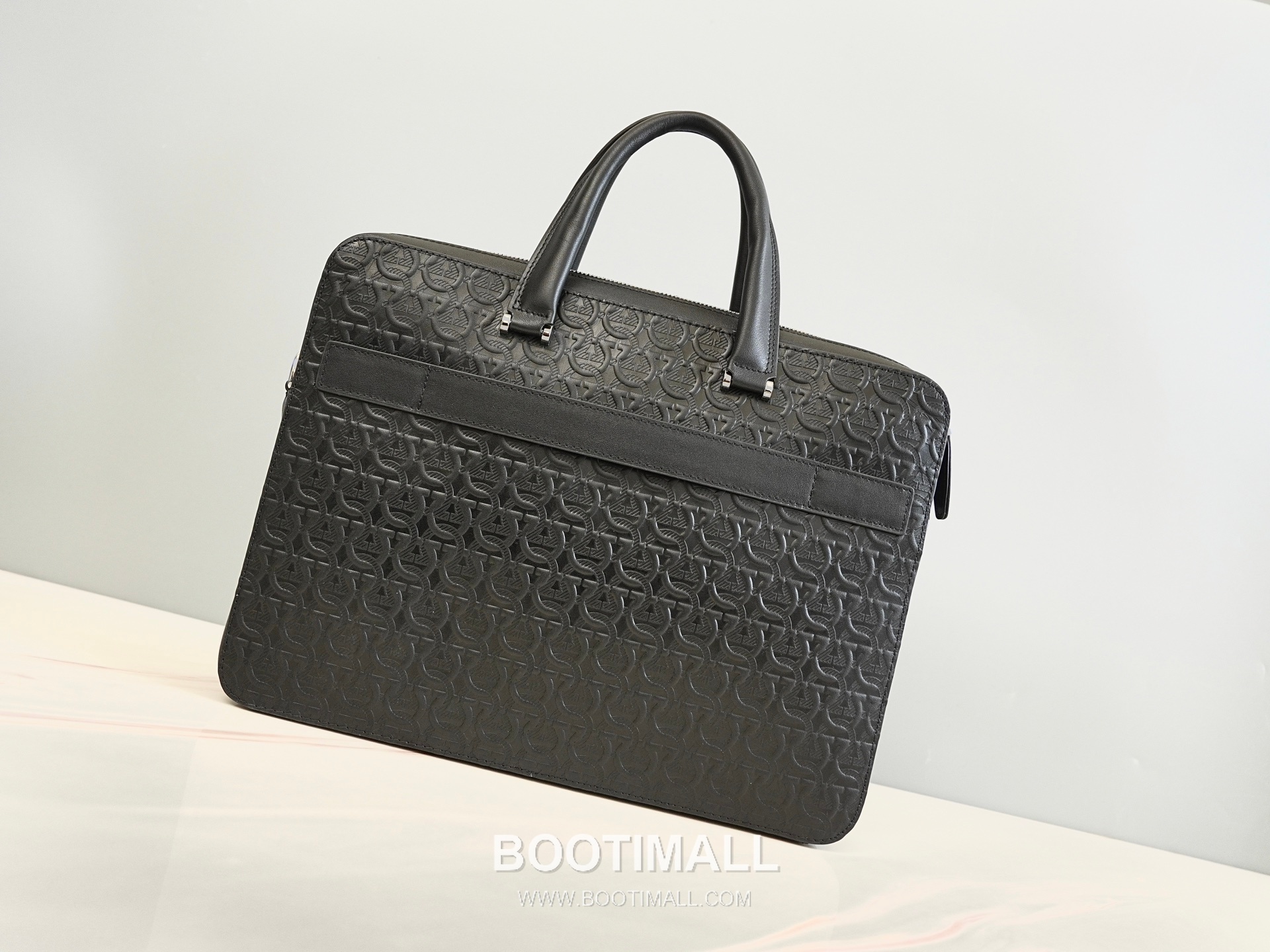 Salvatore Ferragamo Gancini Embossed Calfskin Briefcase Crossbody Bag with Front Zip Pocket 살바토레페라가모 간치니 엠보스 카프스킨 프론트 지퍼 브리프케이스 크로스바디백 H2116079 39cm 8