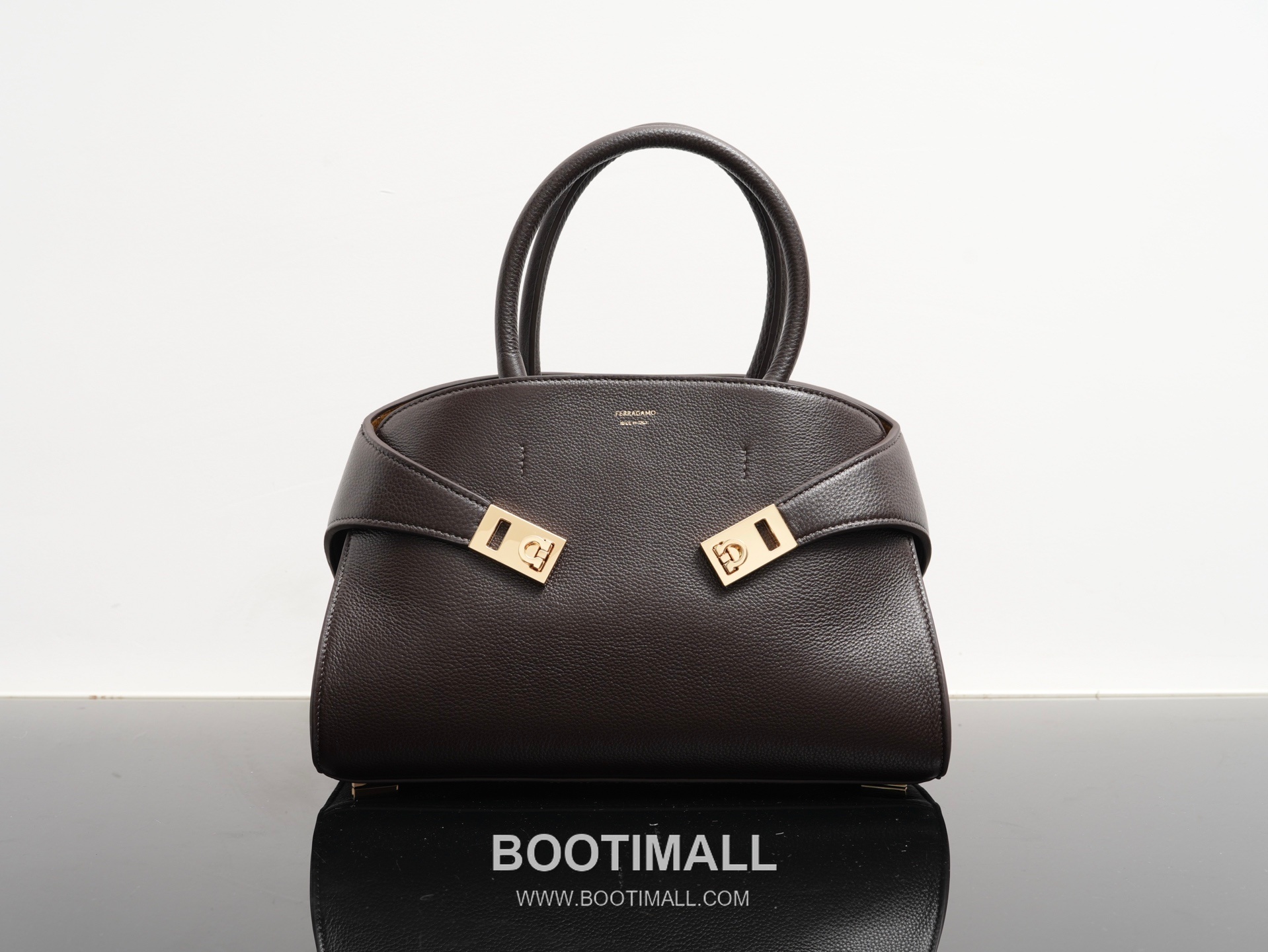 Salvatore Ferragamo Hug Nappa Calfskin Top Handle Shoulder Bag with Embrace Lock 살바토레페라가모 허그 나파 카프스킨 탑핸들 숄더백 205608 31.5cm 9