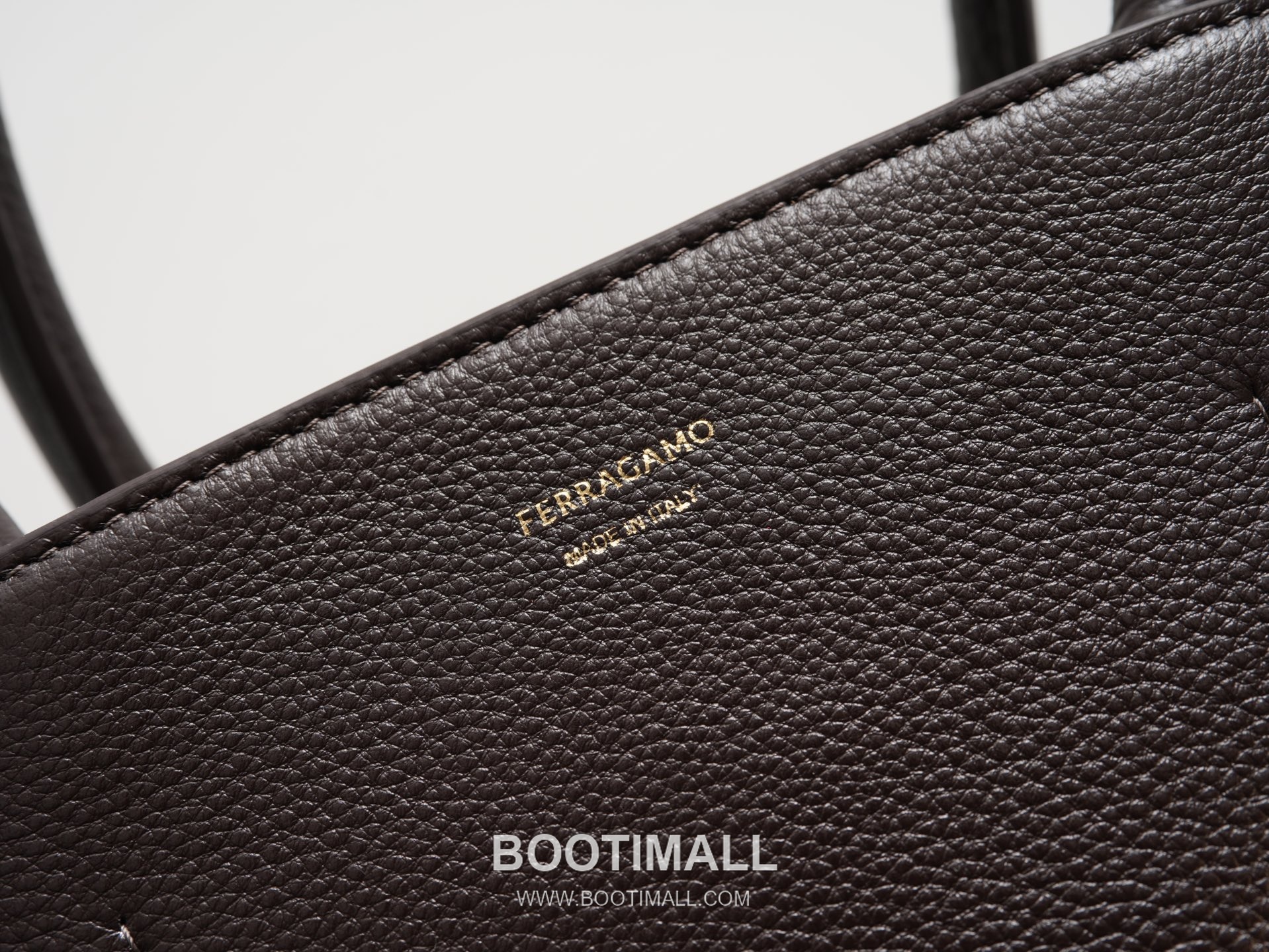 Salvatore Ferragamo Hug Nappa Calfskin Top Handle Shoulder Bag with Embrace Lock 살바토레페라가모 허그 나파 카프스킨 탑핸들 숄더백 205608 31.5cm 10