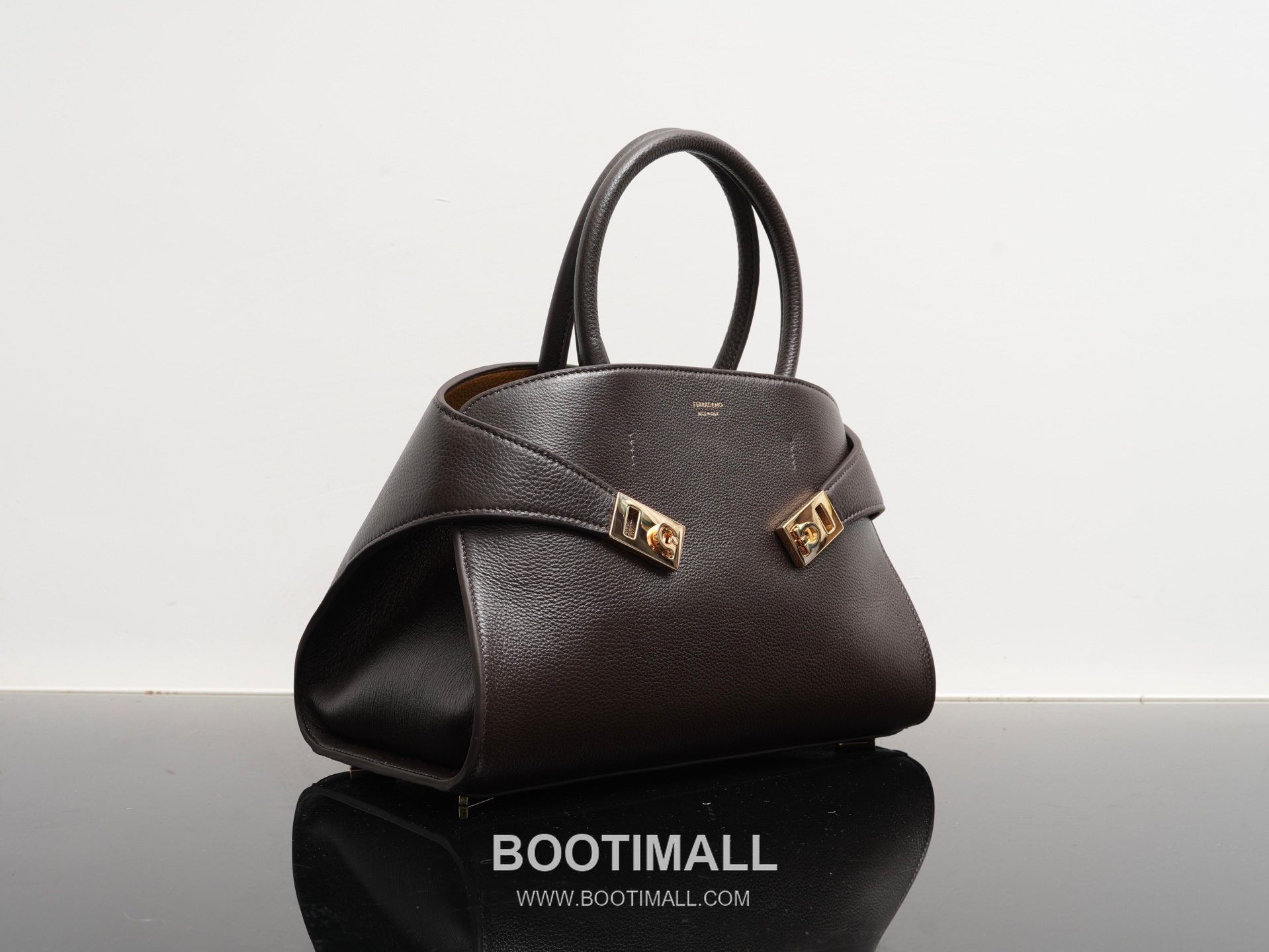 Salvatore Ferragamo Hug Nappa Calfskin Top Handle Shoulder Bag with Embrace Lock 살바토레페라가모 허그 나파 카프스킨 탑핸들 숄더백 205608 31.5cm 17