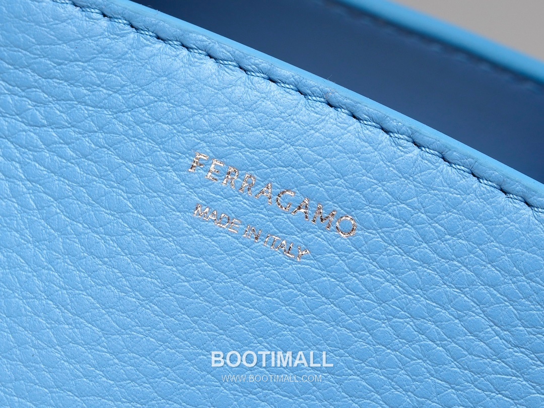 Salvatore Ferragamo Hug Nappa Calfskin Top Handle Shoulder Bag with Embrace Lock 살바토레페라가모 허그 나파 카프스킨 탑핸들 숄더백 205608 31.5cm 8