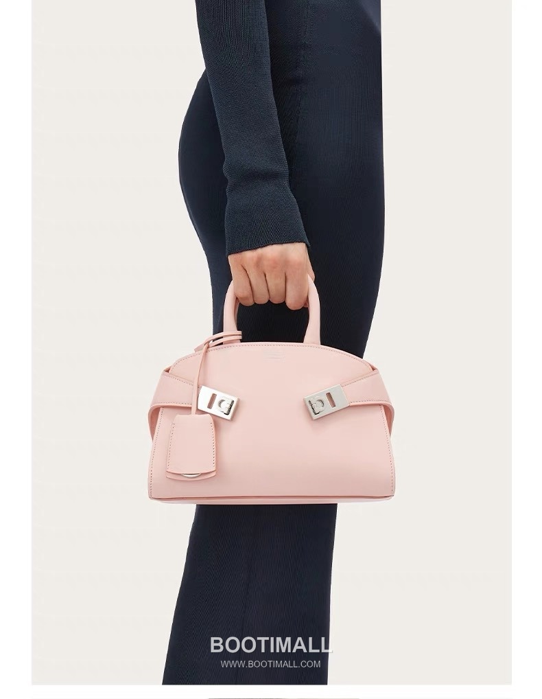 Salvatore Ferragamo Hug Nappa Calfskin Top Handle Shoulder Bag with Embrace Lock 살바토레페라가모 허그 나파 카프스킨 탑핸들 숄더백 205608 31.5cm 5