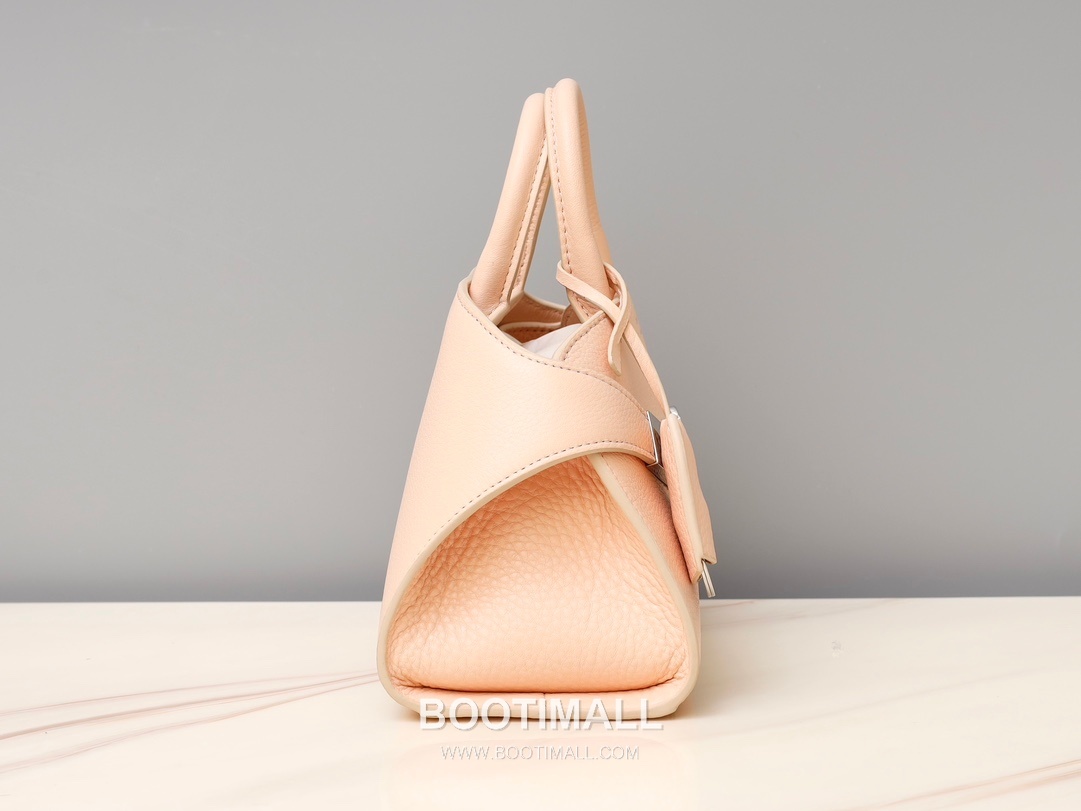 Salvatore Ferragamo Hug Nappa Calfskin Top Handle Shoulder Bag with Embrace Lock 살바토레페라가모 허그 나파 카프스킨 탑핸들 숄더백 205608 31.5cm 13